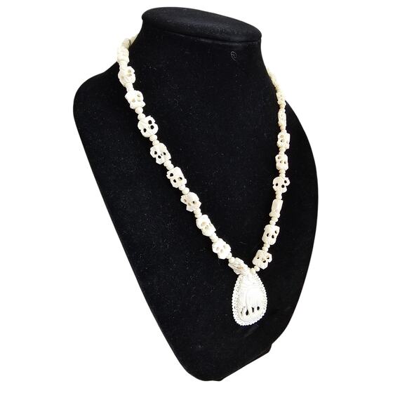 Mid century 60s boho carved faux ivory elephant necklace - Picture 2 of 4